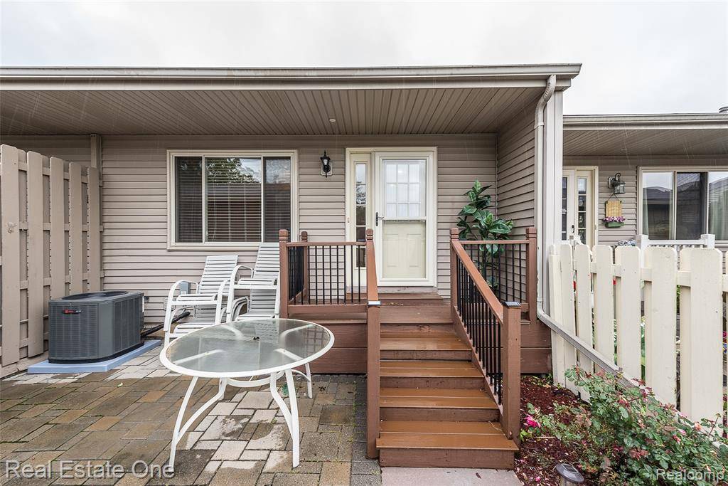 South Lyon, MI 48178,62622 RALEIGH CT