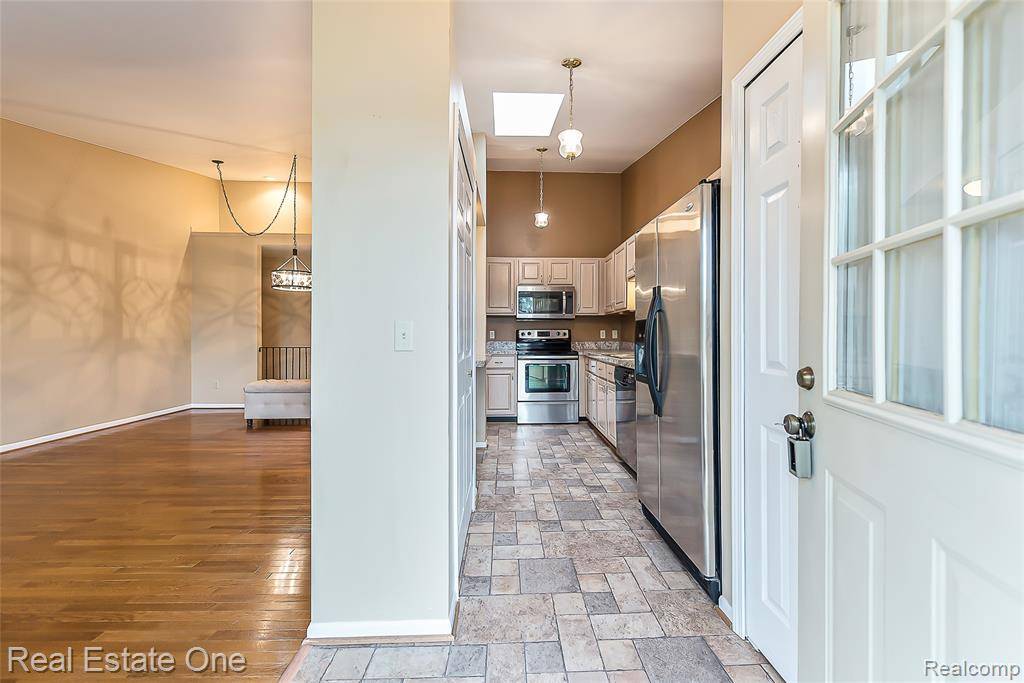 South Lyon, MI 48178,62622 RALEIGH CT