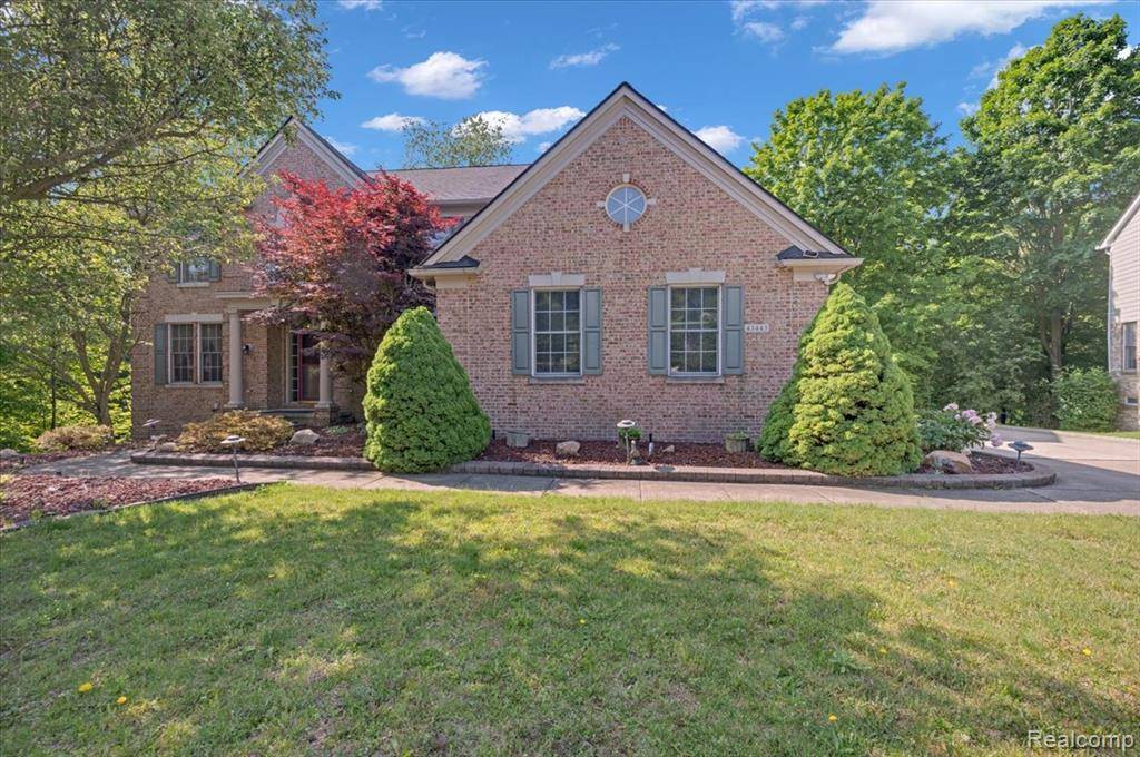 Novi, MI,43443 Mclean Court