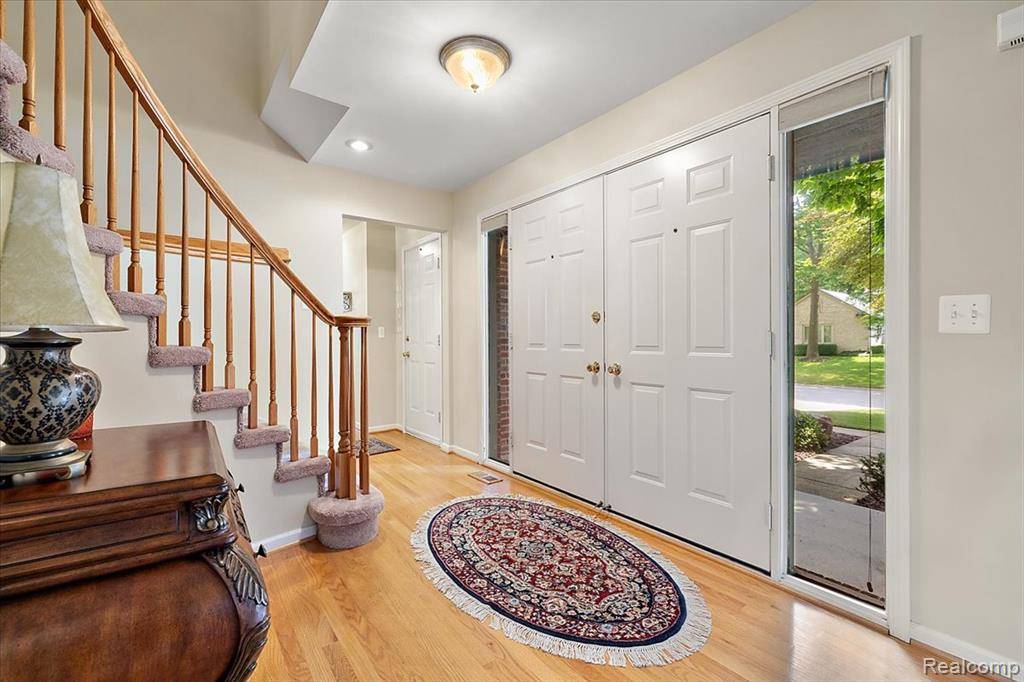 Rochester Hills, MI 48307,2082 Avon Lake Lane