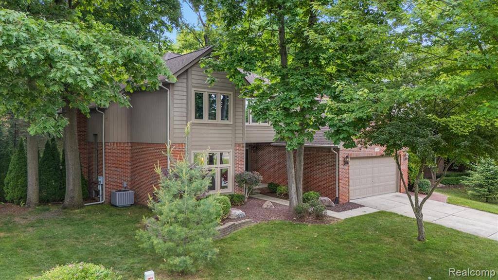 Rochester Hills, MI 48307,2082 Avon Lake Lane