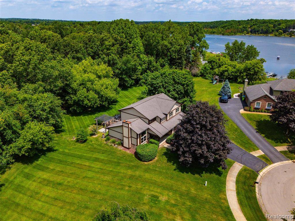 Highland, MI,2206 Estates Drive