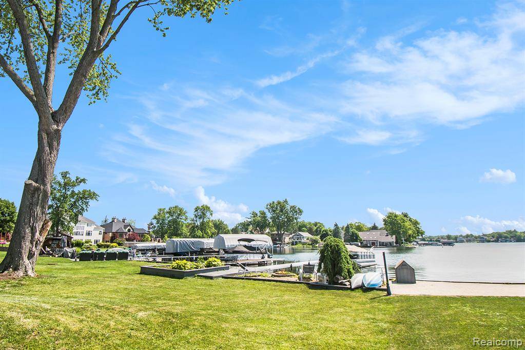 Fenton, MI 48430,11501 Torrey Road