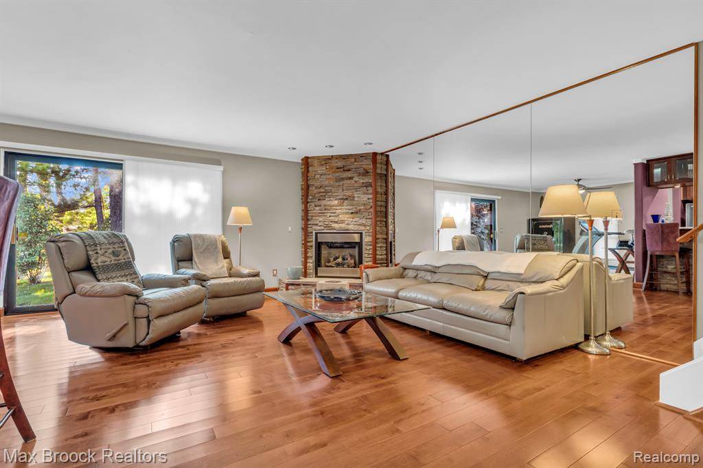 Troy, MI 48084,1169 Kirts Boulevard