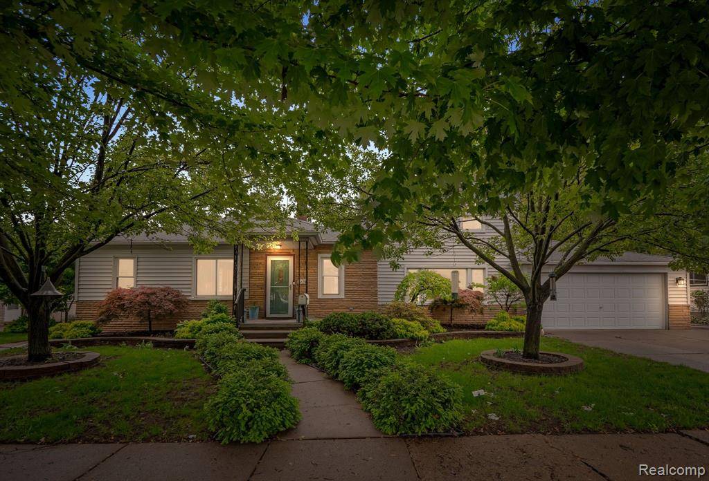 Dearborn Heights, MI 48125,4633 Croissant Street