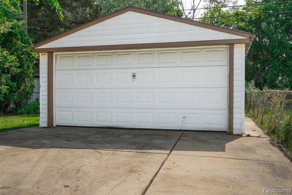 Eastpointe, MI 48021,23082 Tuscany Avenue