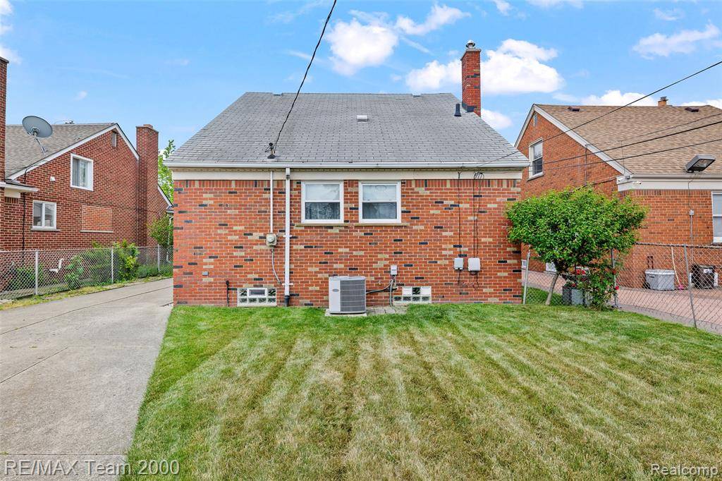 Dearborn, MI 48126,6514 Maple Street