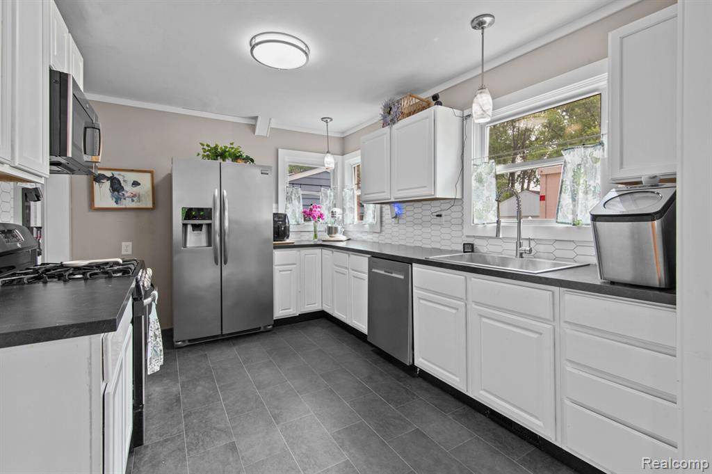 Livonia, MI 48150,29948 Hathaway Street
