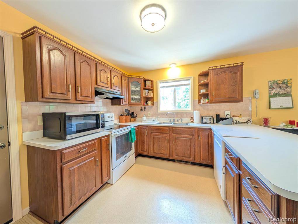 Howell, MI 48855,4005 Indian Camp Trail