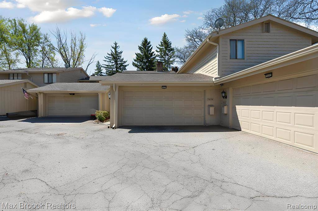 West Bloomfield, MI,7454 BRIDGE Way