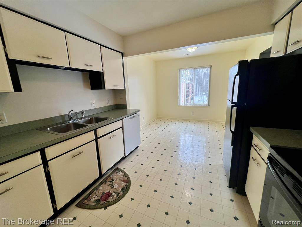 Howell, MI 48843,407 W Highland Road