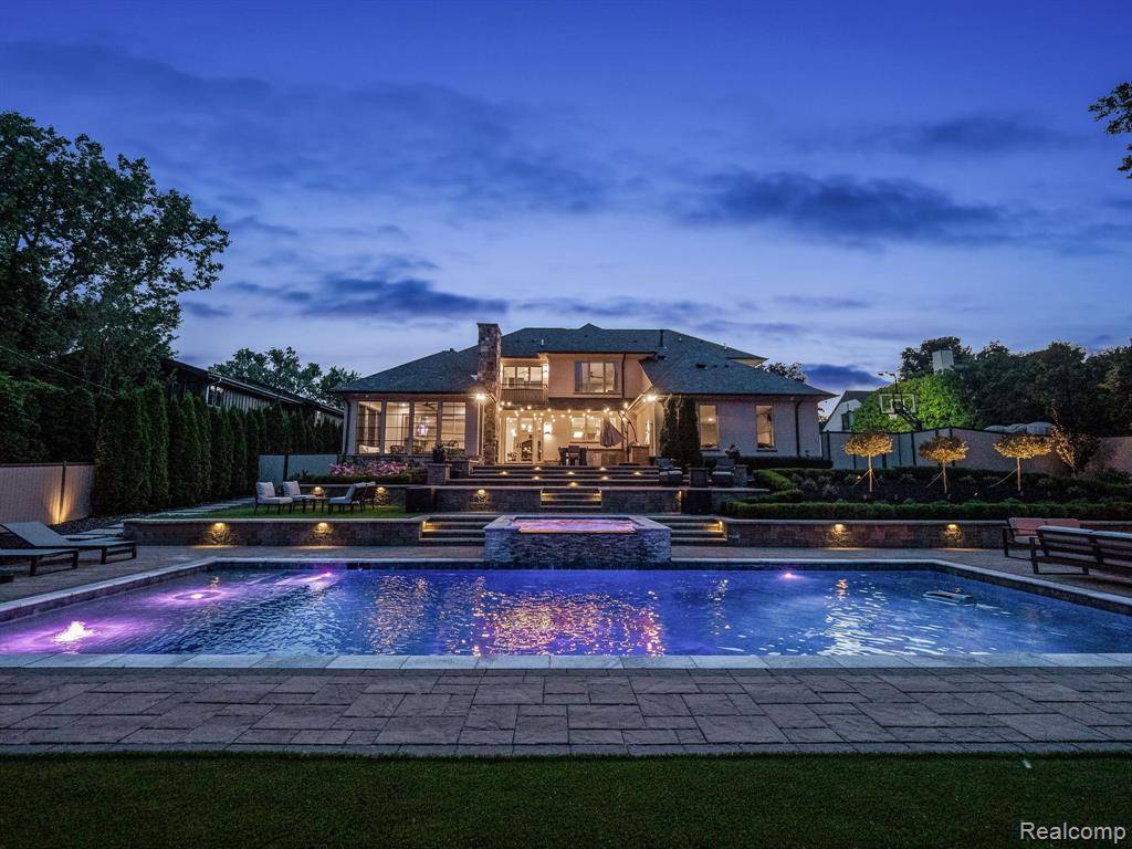 Birmingham, MI 48009,1044 LAKESIDE Drive