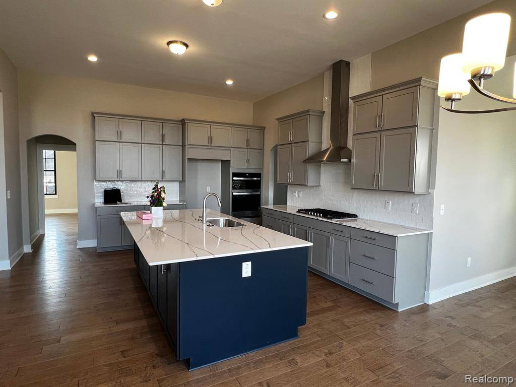 New Hudson, MI 48165,56232 HICKORY CREEK Lane