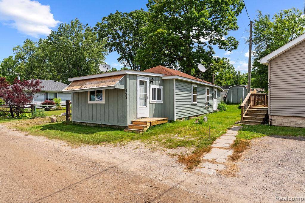 Columbiaville, MI 48421,123 S Lake Drive