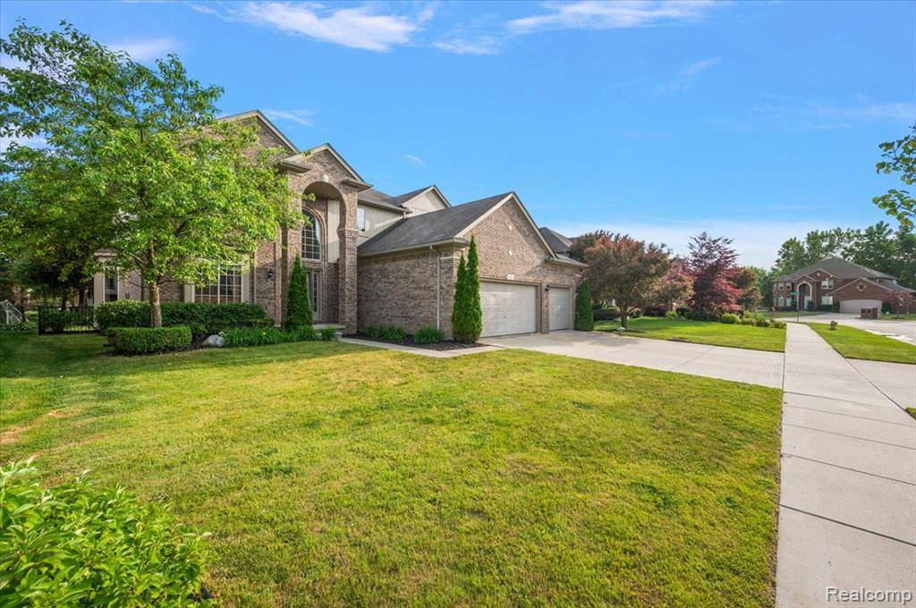 Macomb, MI 48044,18852 Newbridge Drive