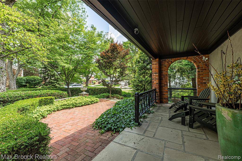 Birmingham, MI 48009,937 Henley Street
