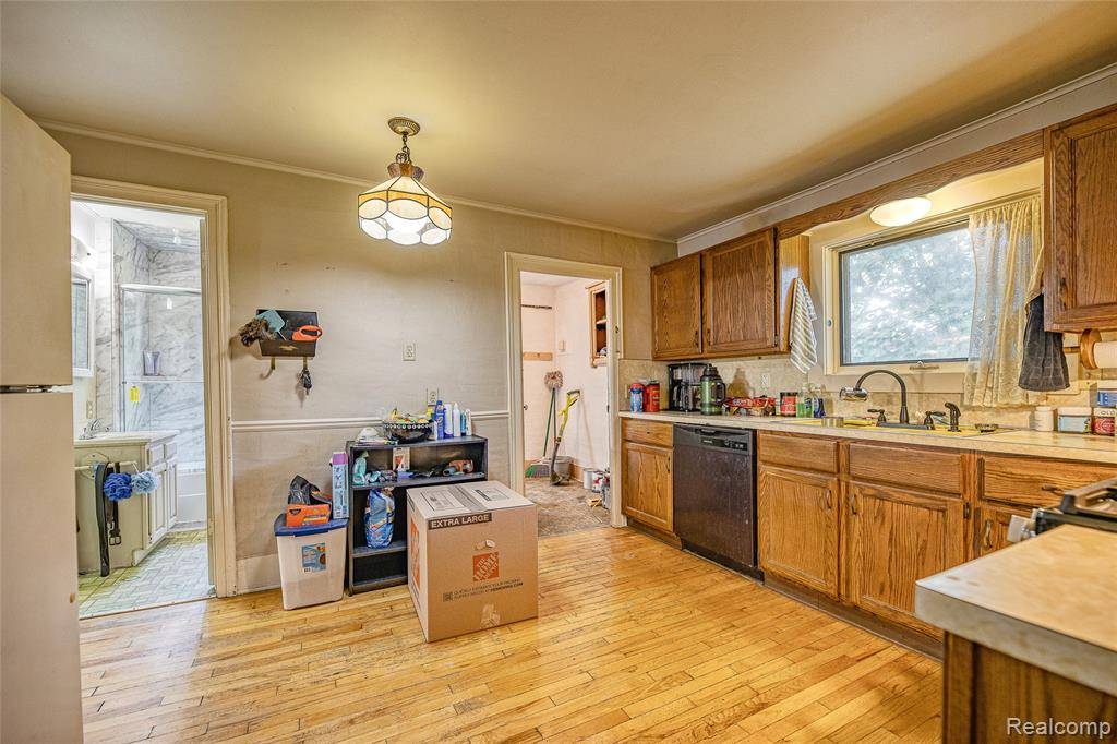 Lapeer, MI 48446,737 N Madison Street
