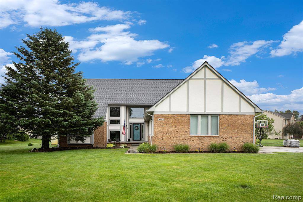 Howell, MI 48843,1898 Deer View Court