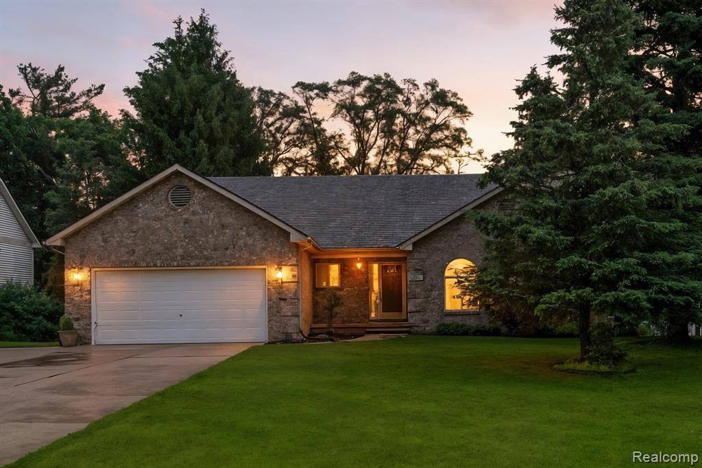 Farmington, MI 48335,22288 Cass Street