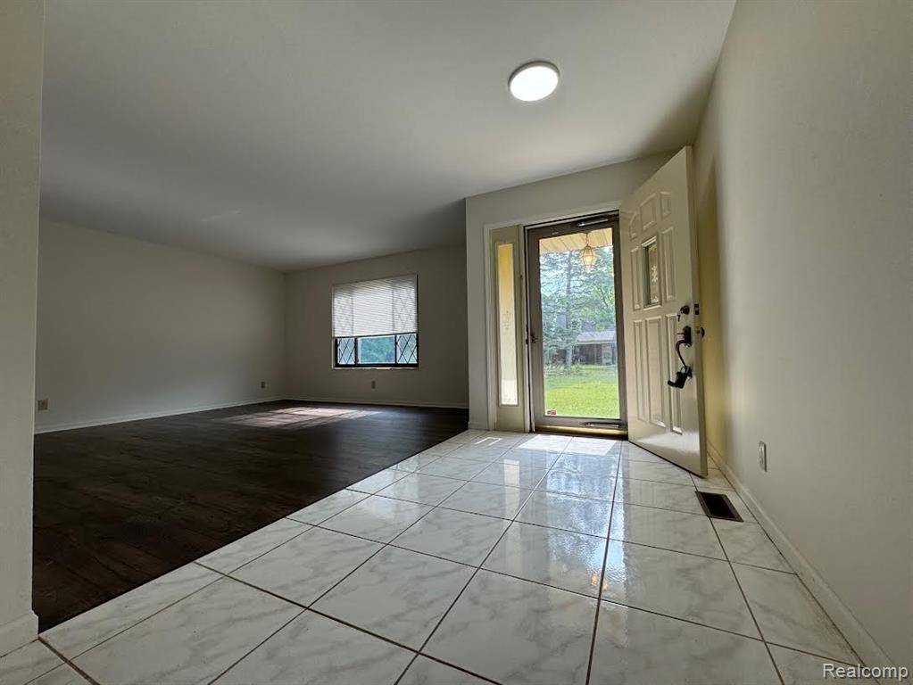 Plymouth, MI 48170,40250 Pinetree Drive
