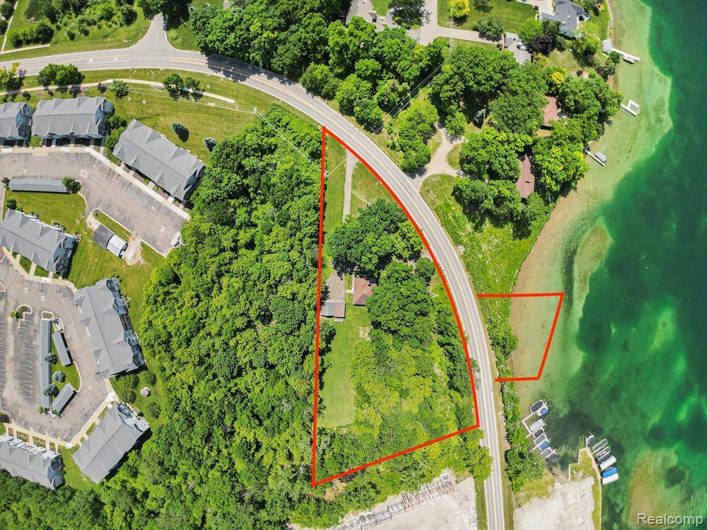 Fenton, MI 48430,3382 W Silver Lake Road