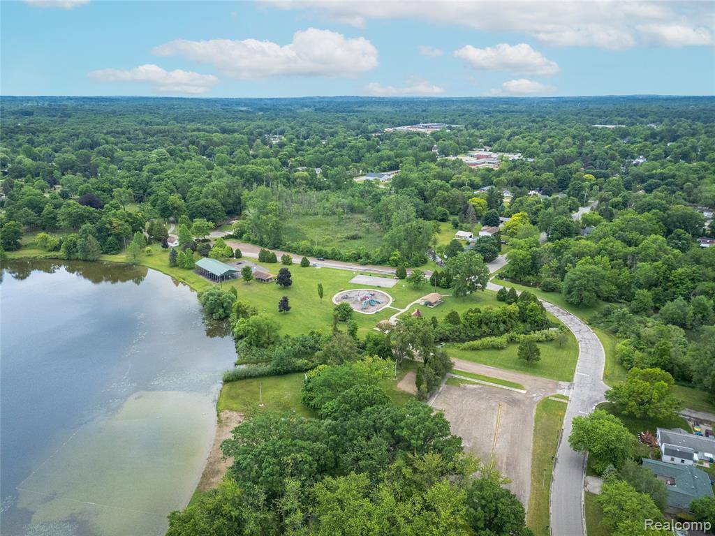 Holly, MI 48442,801 Holly Bush Drive