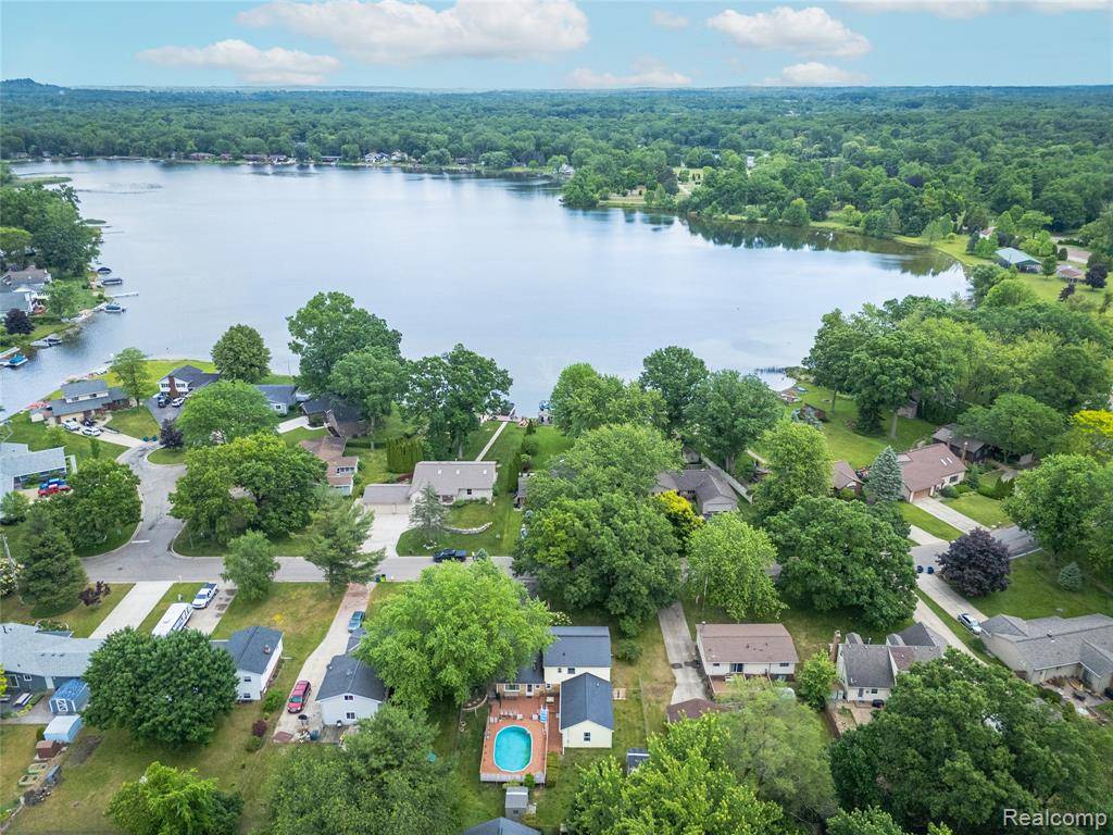 Holly, MI 48442,801 Holly Bush Drive