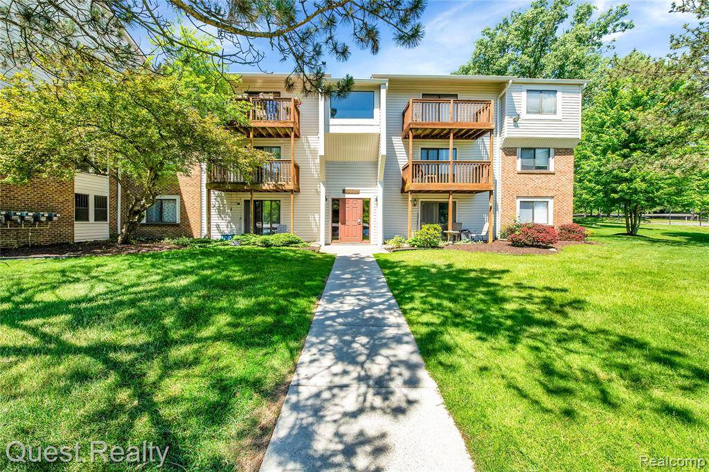 Farmington Hills, MI 48334,30028 W 12 Mile Road