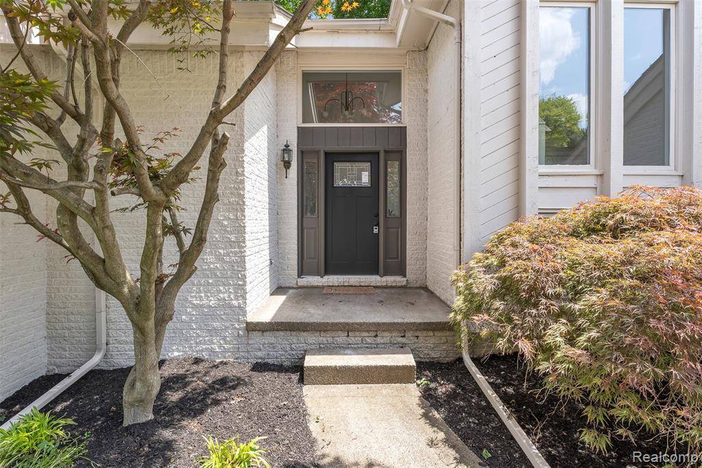 Farmington Hills, MI 48331,30462 Knighton Drive