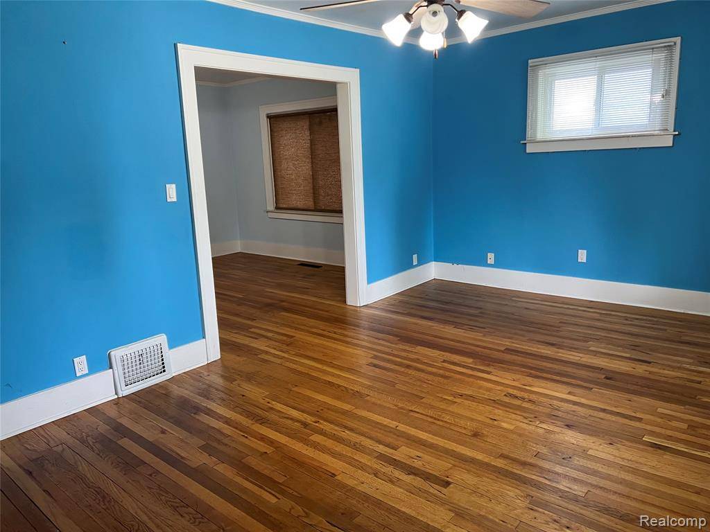 Center Line, MI 48015,8467 Central Street