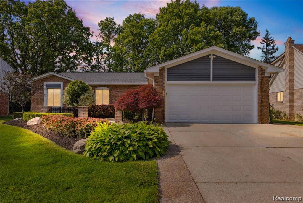 Troy, MI 48085,1101 Shallowdale Drive