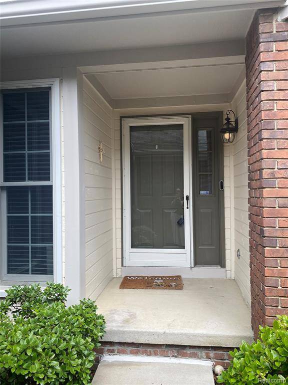 Northville, MI 48168,16658 Country Knoll E Drive