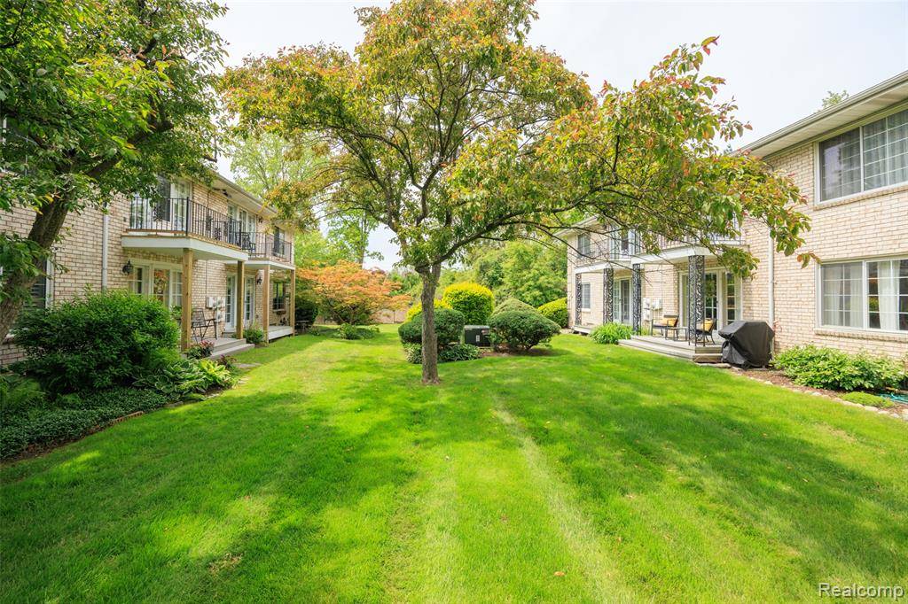 Bloomfield Hills, MI 48304,42309 Woodward Avenue
