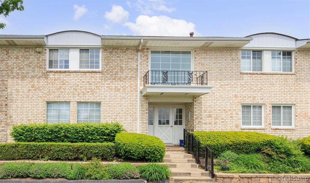 Bloomfield Hills, MI 48304,42309 Woodward Avenue