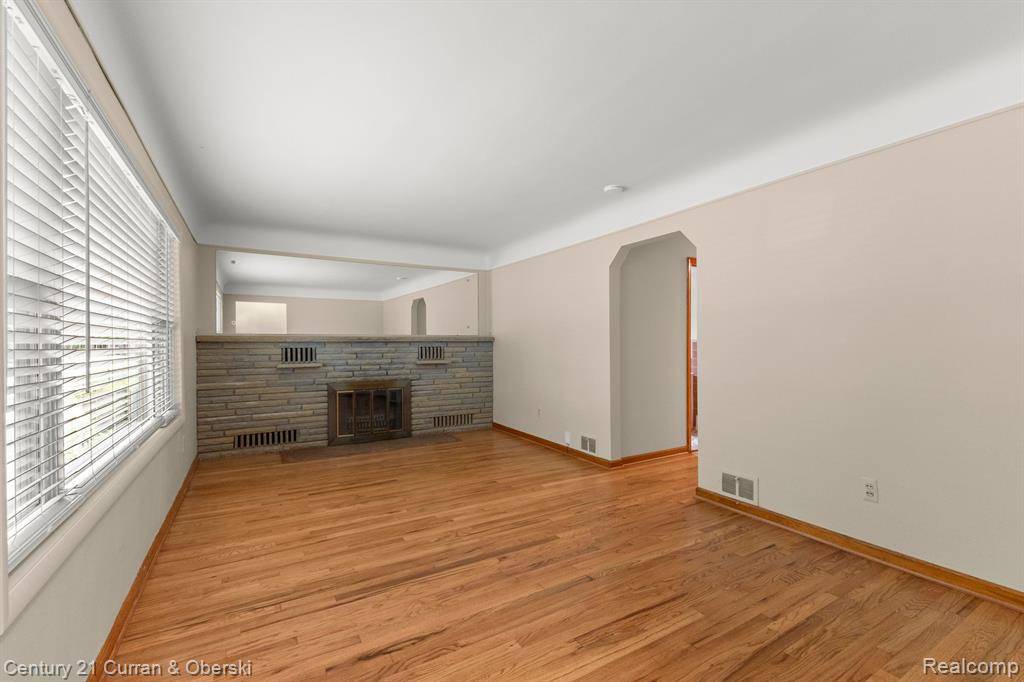 Allen Park, MI 48101,8464 Becker Avenue