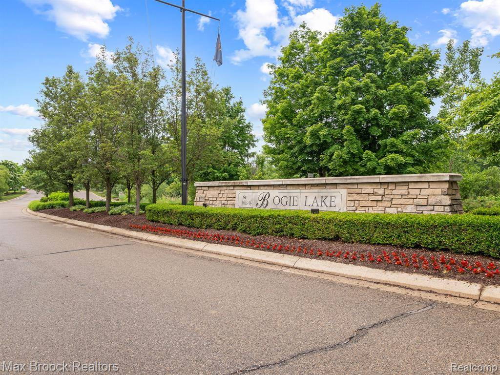 Commerce Twp, MI 48382,6144 Strawberry Circle