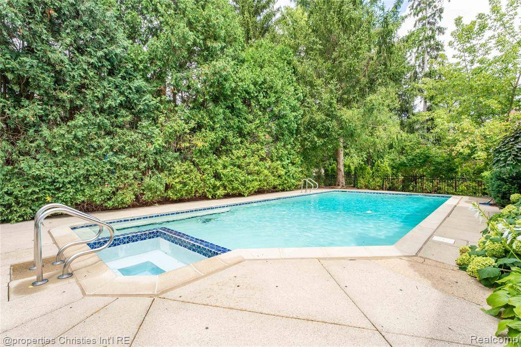 West Bloomfield, MI 48323,4768 Wendrick Drive