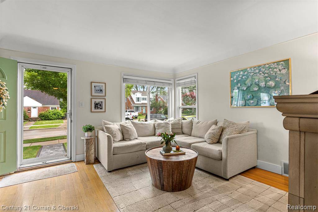 Oak Park, MI 48237,13640 Hart Street