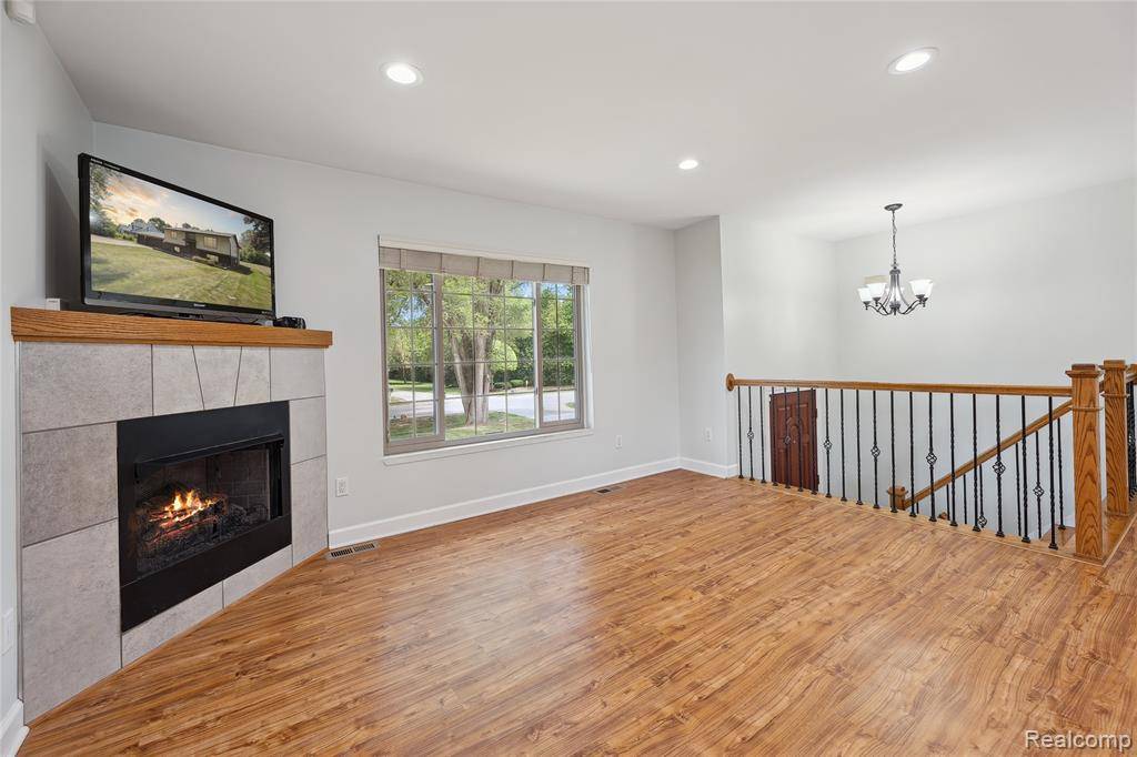 Wixom, MI 48393,3395 W Maple Road
