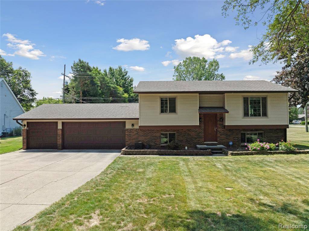 Wixom, MI 48393,3395 W Maple Road