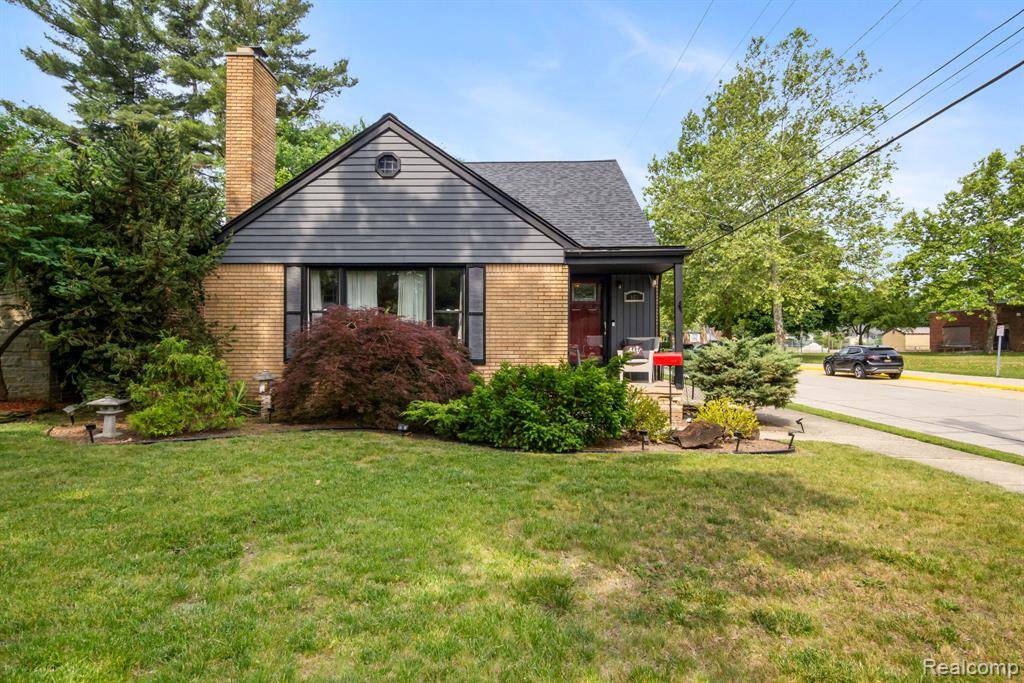 Dearborn, MI 48128,461 N Silvery Lane