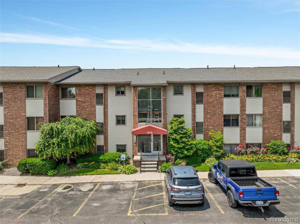 Bloomfield Hills, MI 48302,1970 Klingensmith Road