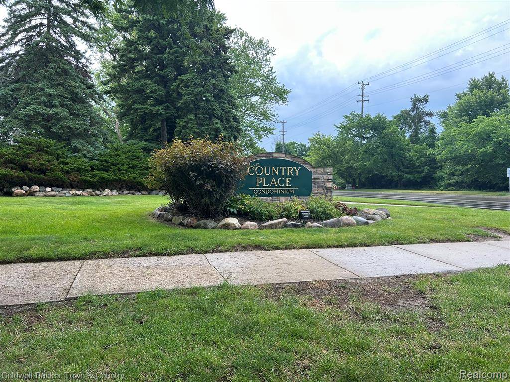 Northville, MI 48167,41781 ONAWAY Drive