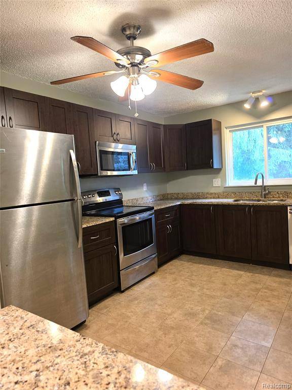 Farmington, MI 48334,27915 Berrywood Lane