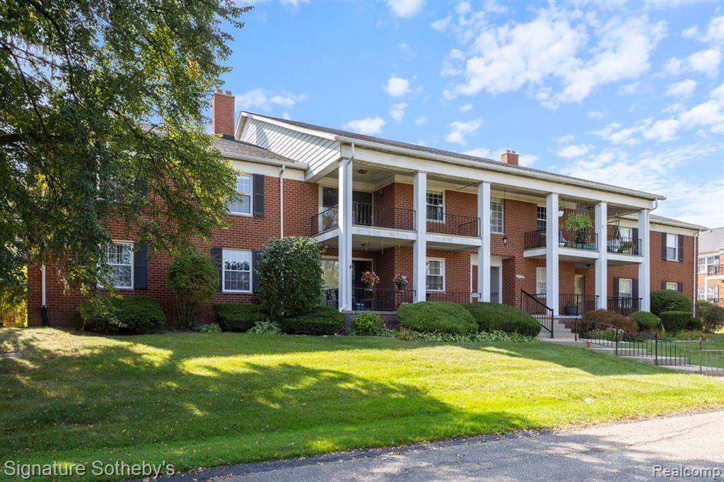 Farmington Hills, MI 48334,27671 W Echo Valley