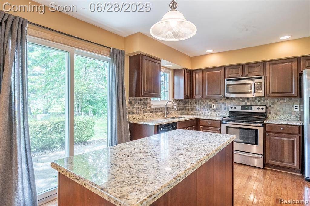 Novi, MI,24475 Jamestowne Road