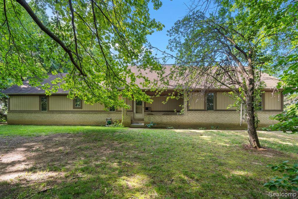 Walled Lake, MI 48390,1500 Rustic Lane