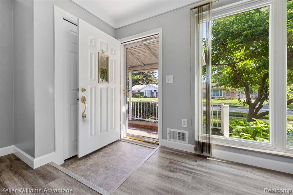 Livonia, MI 48150,36669 Pinetree Street