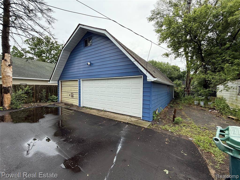 Pontiac, MI 48328,2326 Silver Circle