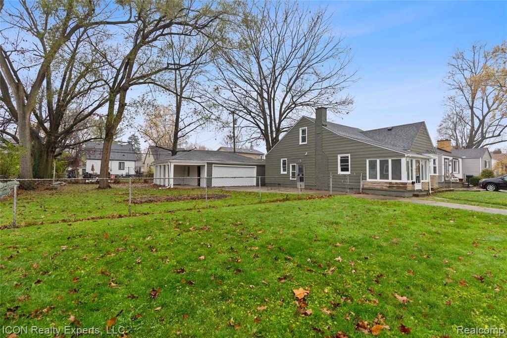 Saint Clair Shores, MI 48080,20628 Alger Street
